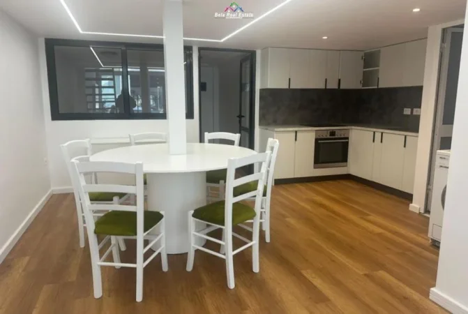 Tirane, jepet me qera apartament 3+1 Kati 1, 101 m² 156.000 € Prfane Casa Italia