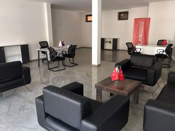 Prizren, jepet me qera lokal Kati 3, 300 m² Euro (ismet jashari kumanova 11)