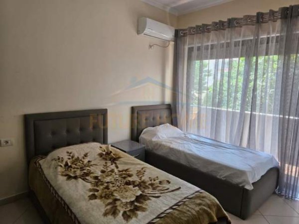 Tirane, jepet me qera apartament Kati 1, 104 m² 450 Euro (UNAZA E RE)