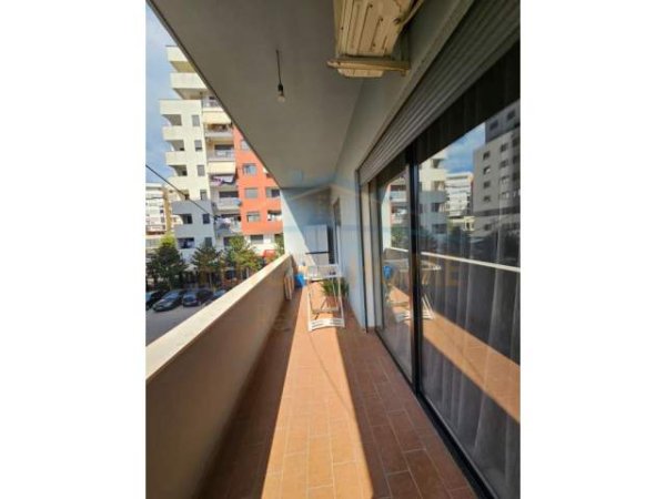 Tirane, jepet me qera apartament Kati 1, 104 m² 450 Euro (UNAZA E RE)