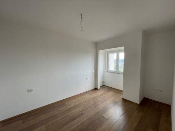 Tirane, shes apartament 1+1 Kati 8, 5.902 m² 65.000 Euro (Vila L)