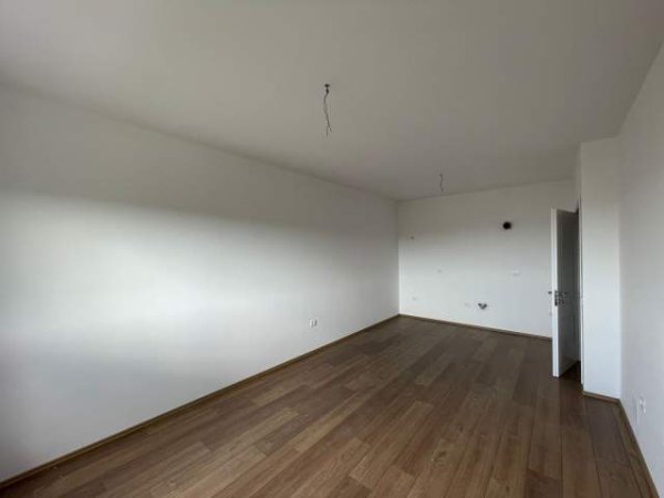 Tirane, shes apartament 1+1 Kati 8, 5.902 m² 65.000 Euro (Vila L)