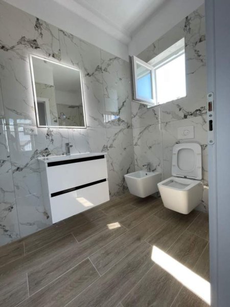 Tirane, shes apartament 2+1 Kati 3, 60 m² 108.000 Euro (21 Dhjetori)