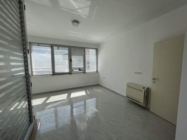 Tirane, jepet me qera apartament Kati 2, 134 m² 1.100 Euro (qender)
