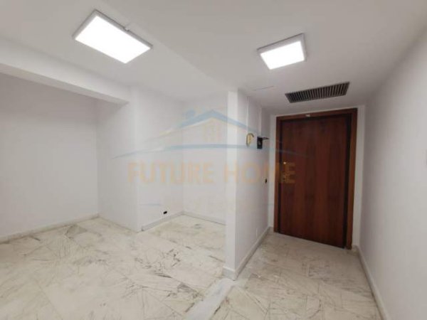 Tirane, jepet me qera ambjent biznesi Kati 7, 100 m² 1.000 Euro (Qender)