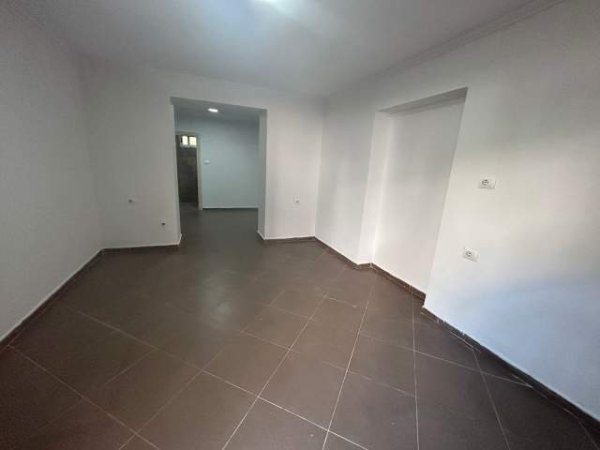 Tirane, jepet me qera ambjent biznesi Kati 0, 133 m² 700 Euro tek Stadiumi Dinamo