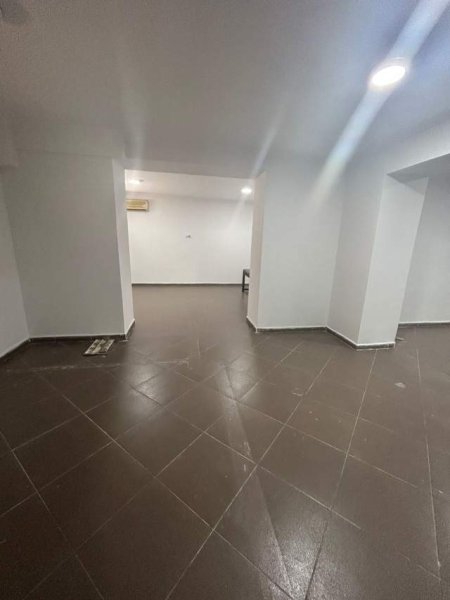 Tirane, jepet me qera ambjent biznesi Kati 0, 133 m² 700 Euro tek Stadiumi Dinamo