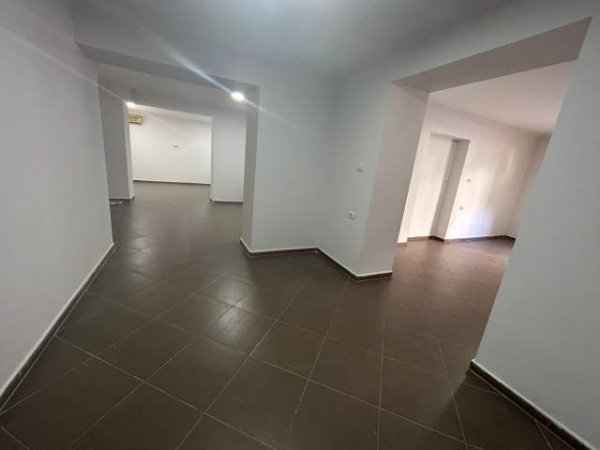 Tirane, jepet me qera ambjent biznesi Kati 0, 133 m² 700 Euro tek Stadiumi Dinamo