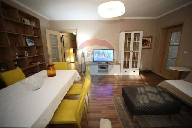 Tirane, jepet me qera apartament 2+1+BLK Kati 3, 86 m² 650 Euro (Pazari i Ri)