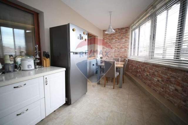 Tirane, jepet me qera apartament 2+1+BLK Kati 3, 86 m² 650 Euro (Pazari i Ri)