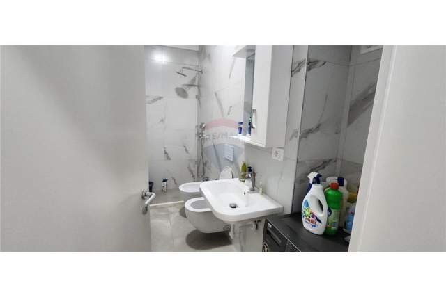 Tirane, jepet me qera apartament 2+1+BLK Kati 5, 75 m² 500 Euro (Ali Demi)