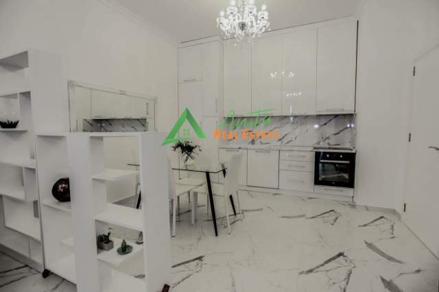 Tirane, jepet me qera apartament 1+1+BLK Kati 5, 78 m² 700 Euro (Rruga e Kavajes)