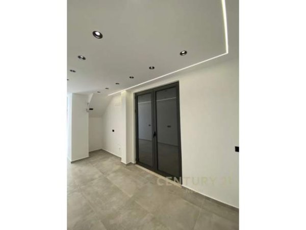 Tirane, shitet ambjent biznesi Kati 0, 30 m² 90.000 Euro