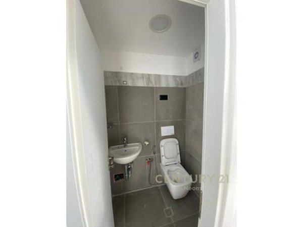 Tirane, shitet ambjent biznesi Kati 0, 30 m² 90.000 Euro (Ali Dem)