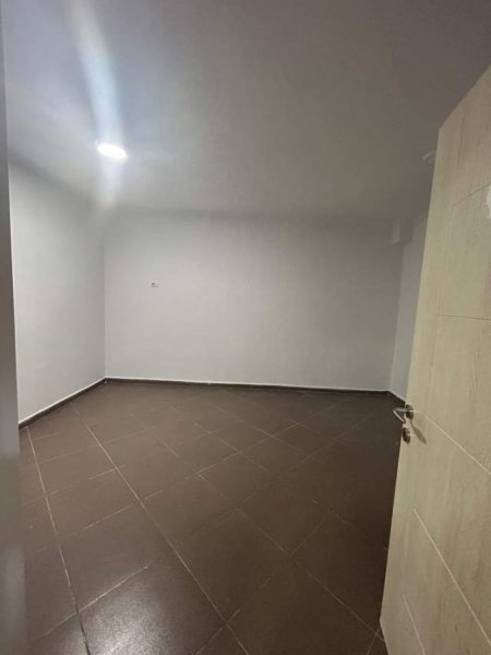 Tirane, jepet me qera ambjent biznesi Kati 0, 133 m² 700 Euro tek Stadiumi Dinamo