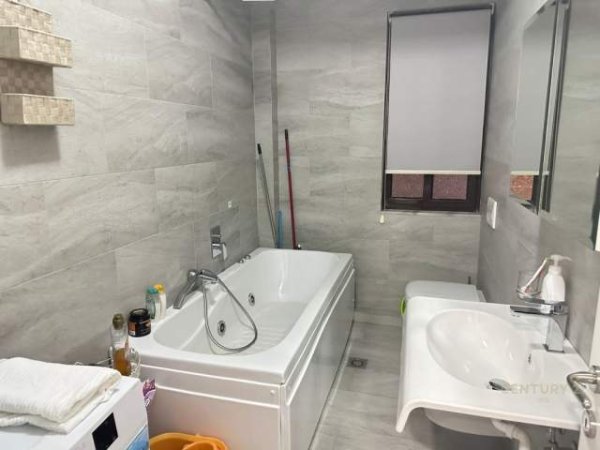 Tirane, jepet me qera apartament Kati 3, 110 m² 750 Euro (Myslym Shyri Tirana, Albania)
