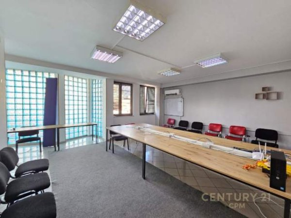 Tirane, jepet me qera zyre Kati 2, 180 m² 1.000 Euro (Rruga e Dibres Tirana, Albania)