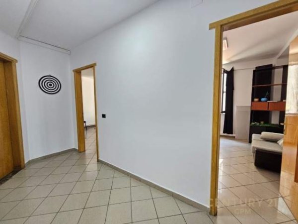Tirane, jepet me qera zyre Kati 2, 180 m² 1.000 Euro (Rruga e Dibres Tirana, Albania)