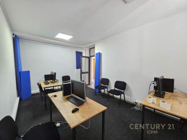 Tirane, jepet me qera zyre Kati 2, 180 m² 1.000 Euro (Rruga e Dibres Tirana, Albania)