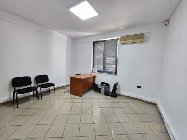 Tirane, jepet me qera zyre Kati 2, 180 m² 1.000 Euro (Rruga e Dibres Tirana, Albania)