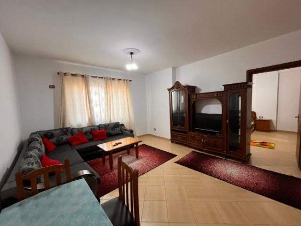 Tirane, jepet me qera apartament 1+1+BLK Kati 5, 60 m² 33.000 Leke (pallatet e Verdha kthesa e Kamzes)