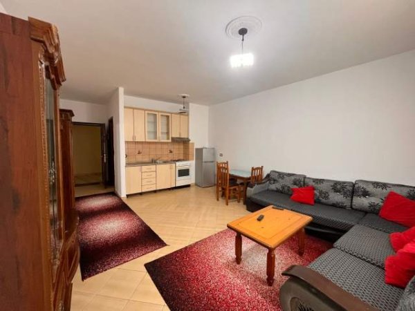 Tirane, jepet me qera apartament 1+1+BLK Kati 5, 60 m² 33.000 Leke (pallatet e Verdha kthesa e Kamzes)