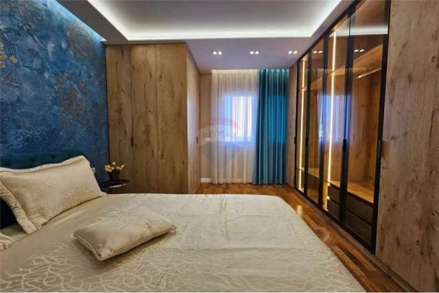 Tirane, jepet me qera apartament 1+1+A Kati 6, 67 m² 900 Euro (Rr. Sami Frasheri)