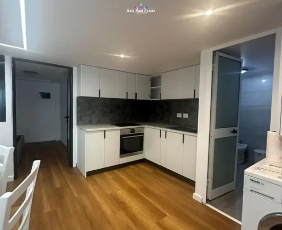 Tirane, jepet me qera apartament 3+1 Kati 1, 101 m² 156.000 € Prfane Casa Italia