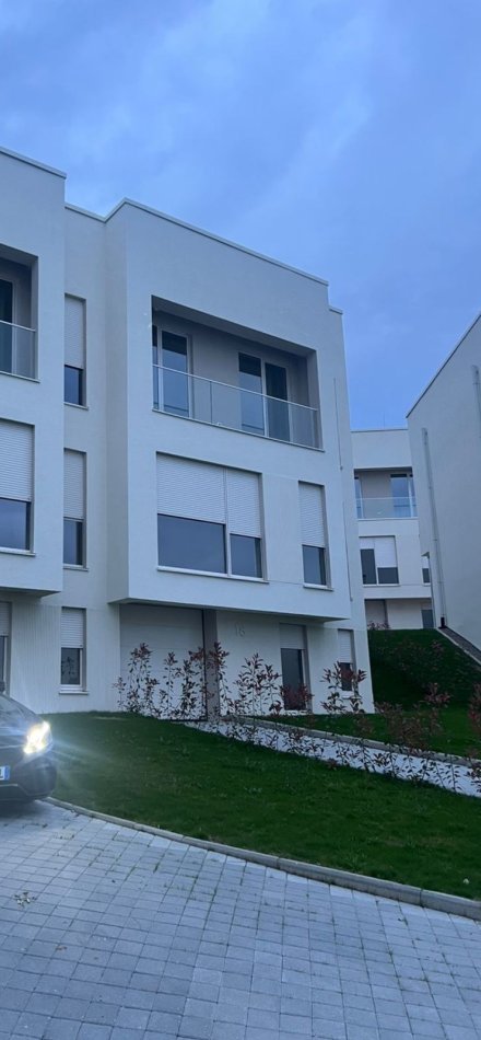 Tirane, jepet me qera Vile 3 Katshe , 197 m² 1.500 € (Farke)