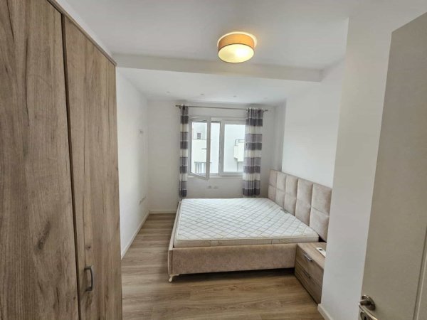 Tirane, jepet me qera apartament 3+1 Kati 3, 130 m² 1.340 € (Teg)