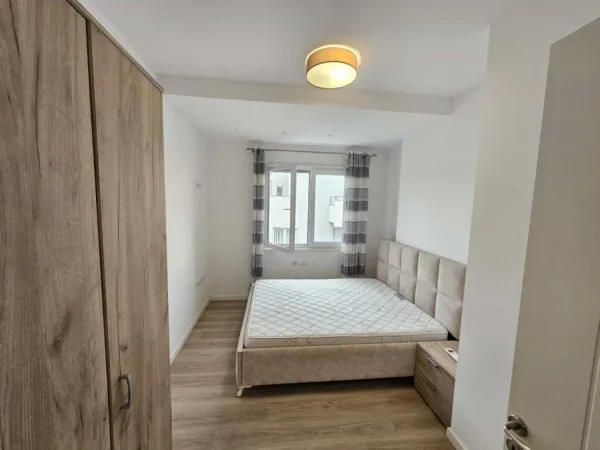 Tirane, jepet me qera apartament 3+1 Kati 3, 130 m² 1.340 € (Teg)