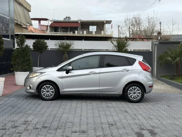 Fier, shes makine FORD FIESTA-1.4 BENZIN GAZ FABRIKE-SAPO ARDHUR-ME DOGAN PAGUAR 2800 EURO(NUK NDERROHET)-SUPER EKONOMIKE-069 44 00 305 Benzin+Gaz, gri metalizato manuale Kondicioner 198.000 km 3.300 €