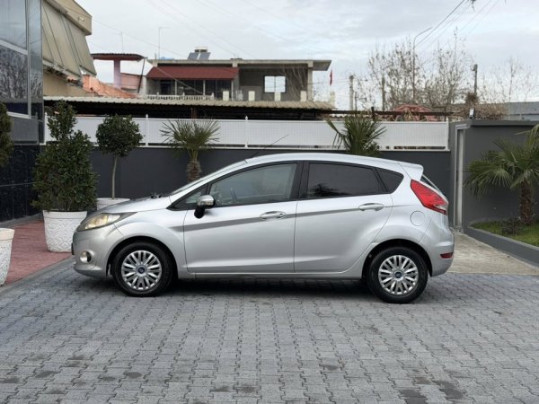 Fier, shes makine FORD FIESTA-1.4 BENZIN GAZ FABRIKE-SAPO ARDHUR-ME DOGAN PAGUAR 2800 EURO(NUK NDERROHET)-SUPER EKONOMIKE-069 44 00 305 Benzin+Gaz, gri metalizato manuale Kondicioner 198.000 km 3.300 €