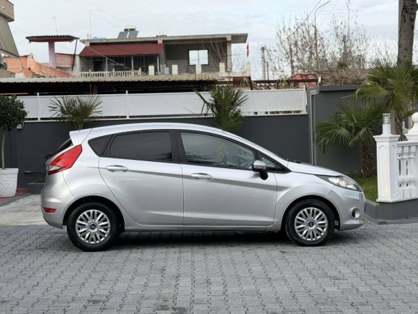 Fier, shes makine FORD FIESTA-1.4 BENZIN GAZ FABRIKE-SAPO ARDHUR-ME DOGAN PAGUAR 3100 EURO(NUK NDERROHET)-SUPER EKONOMIKE-069 44 00 305 Benzin+Gaz, gri metalizato manuale Kondicioner 198.000 km 3.300 €