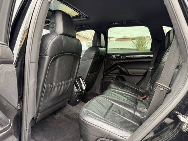 Fier, shes makine PORSCHE CAYENNE-3.6 BENZIN GAZ STAG-FULL OPTIONS-LETRAT 12-2026 XHAMA TE ZINJ KOMPLET-13.500 EURO OSE NDERROHET-069 44 00 305 Benzin+Gaz, e zeze automatik Klima 250.000 km 13.500 €