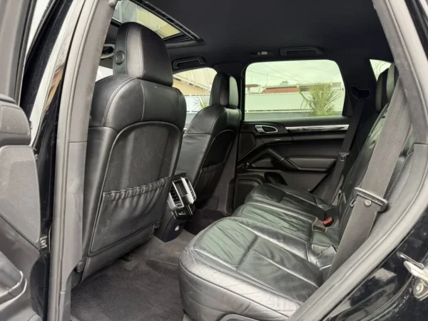 Fier, shes makine PORSCHE CAYENNE-3.6 BENZIN GAZ STAG-FULL OPTIONS-LETRAT 12-2026 XHAMA TE ZINJ KOMPLET-13.500 EURO OSE NDERROHET-069 44 00 305 Benzin+Gaz, e zeze automatik Klima 250.000 km 13.500 €