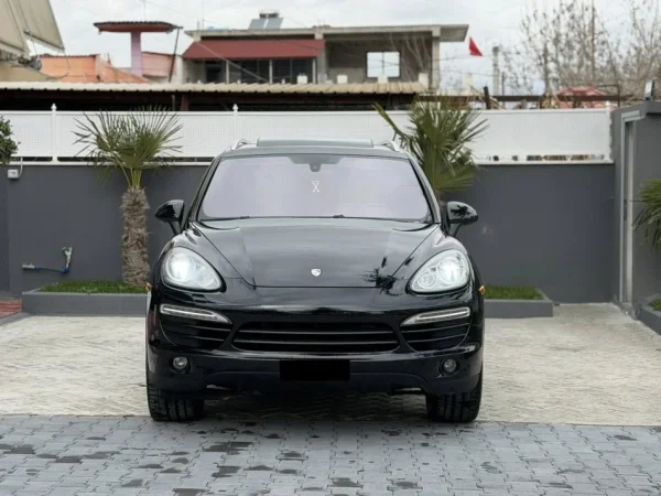 Fier, shes makine PORSCHE CAYENNE-3.6 BENZIN GAZ STAG-FULL OPTIONS-LETRAT 12-2026 XHAMA TE ZINJ KOMPLET-13.500 EURO OSE NDERROHET-069 44 00 305 Benzin+Gaz, e zeze automatik Klima 250.000 km 13.500 €