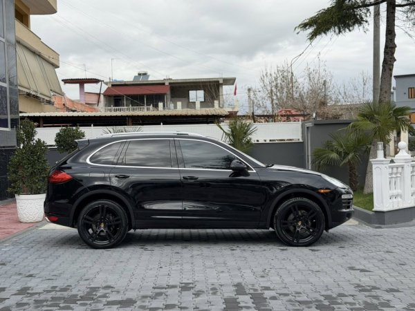 Fier, shes makine PORSCHE CAYENNE-3.6 BENZIN GAZ STAG-FULL OPTIONS-LETRAT 12-2026 XHAMA TE ZINJ KOMPLET-13.500 EURO OSE NDERROHET-069 44 00 305 Benzin+Gaz, e zeze automatik Klima 250.000 km 13.500 €