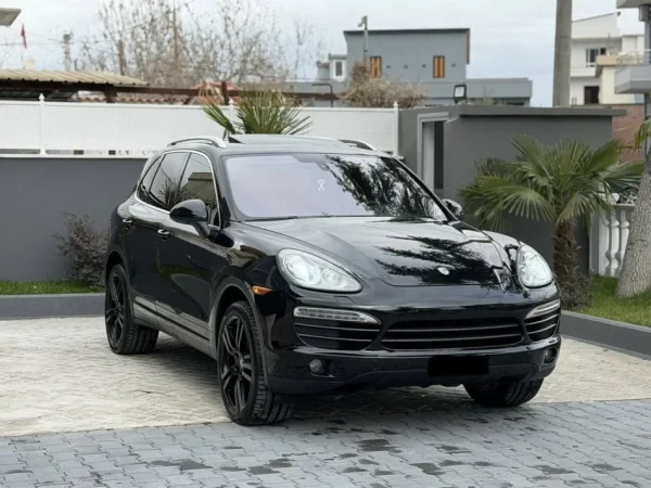 Fier, shes makine PORSCHE CAYENNE-3.6 BENZIN GAZ STAG-FULL OPTIONS-LETRAT 12-2026 XHAMA TE ZINJ KOMPLET-13.500 EURO OSE NDERROHET-069 44 00 305 Benzin+Gaz, e zeze automatik Klima 250.000 km 13.500 €