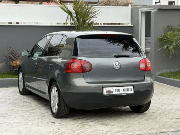 Fier, shes makine VW GOLF 5-2.0 DIESEL TDI-MANUAL-LETRAT 12-2026 2700 EURO-NUK NDERROHET-069 44 00 305 Nafte, gri e erret manuale Kondicioner 302.000 km 2900 €
