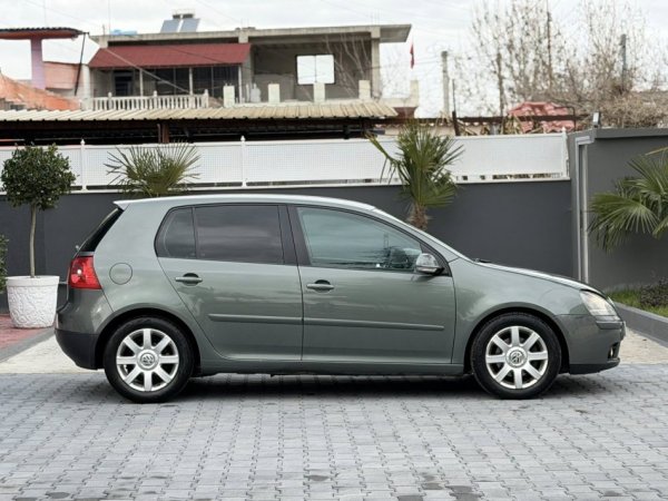 Fier, shes makine VW GOLF 5-2.0 DIESEL TDI-MANUAL-LETRAT 12-2026 3200 EURO-NUK NDERROHET-069 44 00 305 Nafte, gri e erret manuale Kondicioner 302.000 km 2999 €