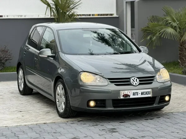 Fier, shes makine VW GOLF 5-2.0 DIESEL TDI-MANUAL-LETRAT 12-2026 2700 EURO-NUK NDERROHET-069 44 00 305 Nafte, gri e erret manuale Kondicioner 302.000 km 2900 €