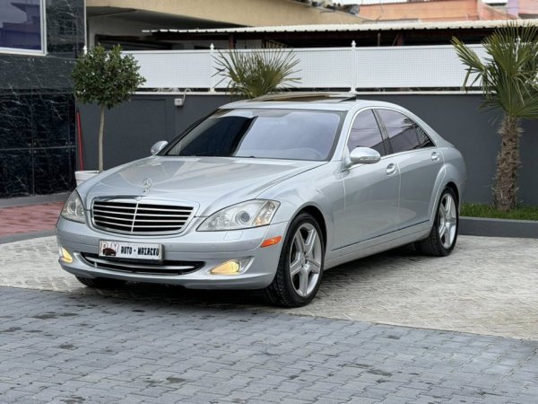 Fier, shes makine MERCEDES BENZ S550 BENZIN + GAZ-LUNGO-LETRAT 10-2026 MUNDESI NDERRIMI-7200 EURO-SUPER GJENDJE-069 44 00 305 Benzin+Gaz, gri metalizato automatik Kondicioner 245.000 km 7.200 €