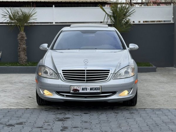 Fier, shes makine MERCEDES BENZ S550 BENZIN + GAZ-LUNGO-LETRAT 10-2026 MUNDESI NDERRIMI-7200 EURO-SUPER GJENDJE-069 44 00 305 Benzin+Gaz, gri metalizato automatik Kondicioner 245.000 km 7.200 €