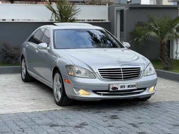 Fier, shes makine MERCEDES BENZ S550 BENZIN + GAZ-LUNGO-LETRAT 10-2026 MUNDESI NDERRIMI-7200 EURO-SUPER GJENDJE-069 44 00 305 Benzin+Gaz, gri metalizato automatik Kondicioner 245.000 km 7.200 €