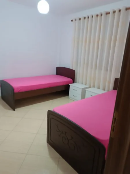 Tirane, jepet me qera apartament 2+1+Ballkon Kati 4, 90 m² 500 € (CASA ITALIA)