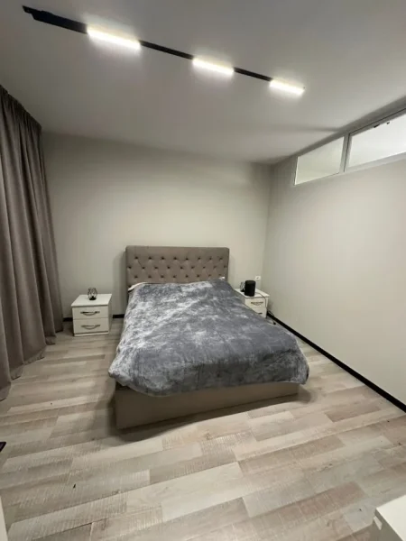 Tirane, jepet me qera apartament 2+1 Kati 5, 70 m² 650 € (RRUGA E ELBASANIT)