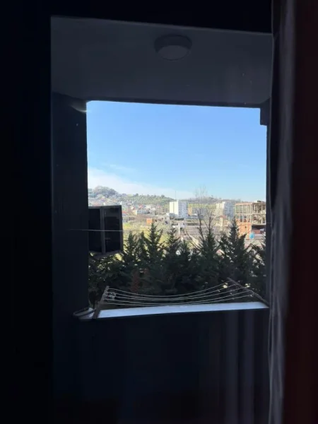 Tirane, jepet me qera apartament 1+1+Ballkon Kati 3, 400 € (Astir)