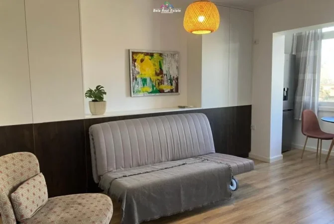 Tirane, jepet me qera apartament 1+1 Kati 4, 32 m² 510 € (Qender)