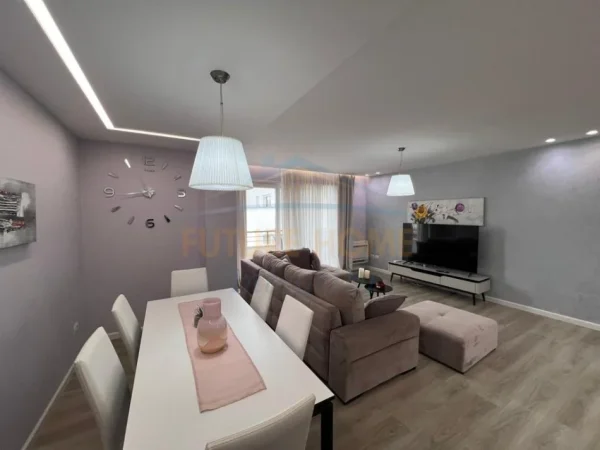 Tirane, jepet me qera apartament 3+1 Kati 3, 129 m² 1.300 € 